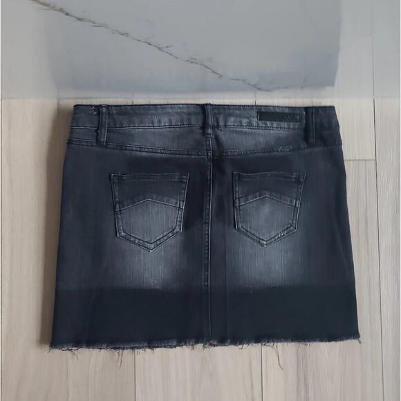 Dollhouse Denim Skirt Womens 5 Black Jean Distressed Zipper Front Mini 32x14 - Picture 2 of 7